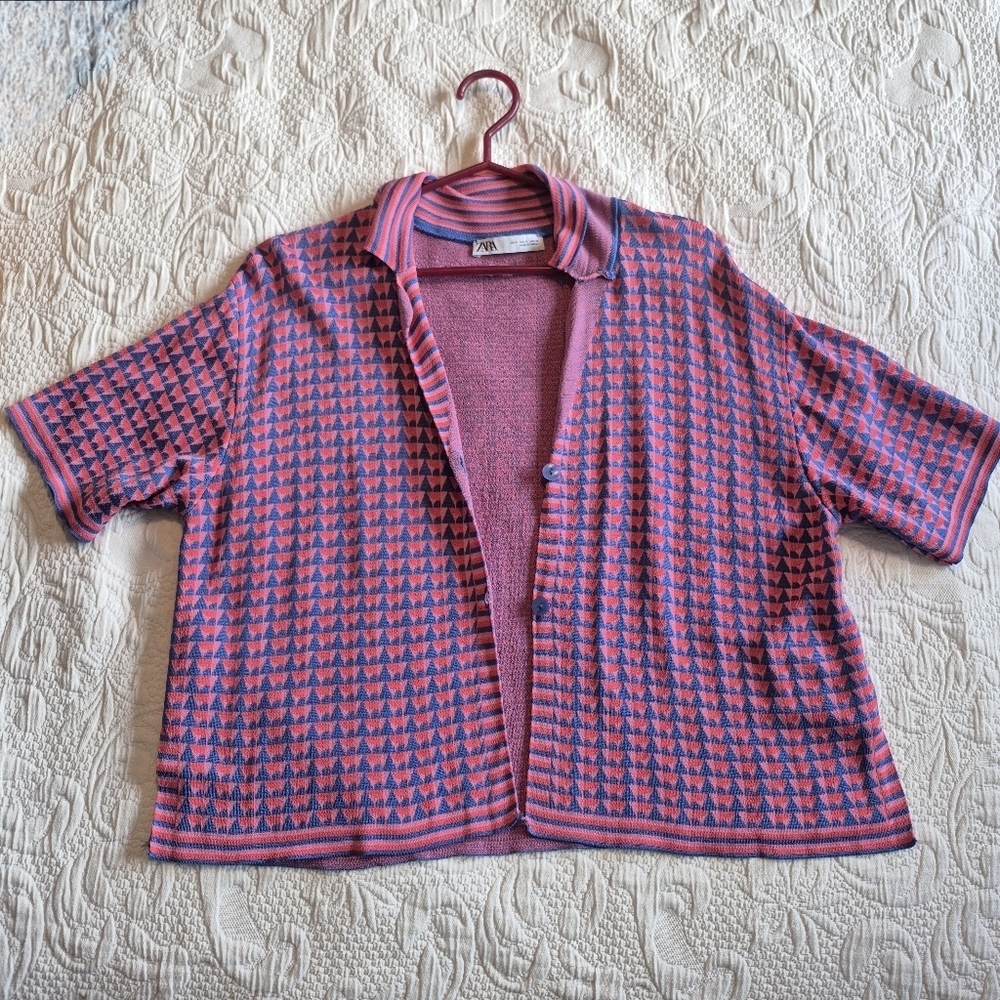 Zara women's size Small short sleeve sweater blue pink & red geometric design